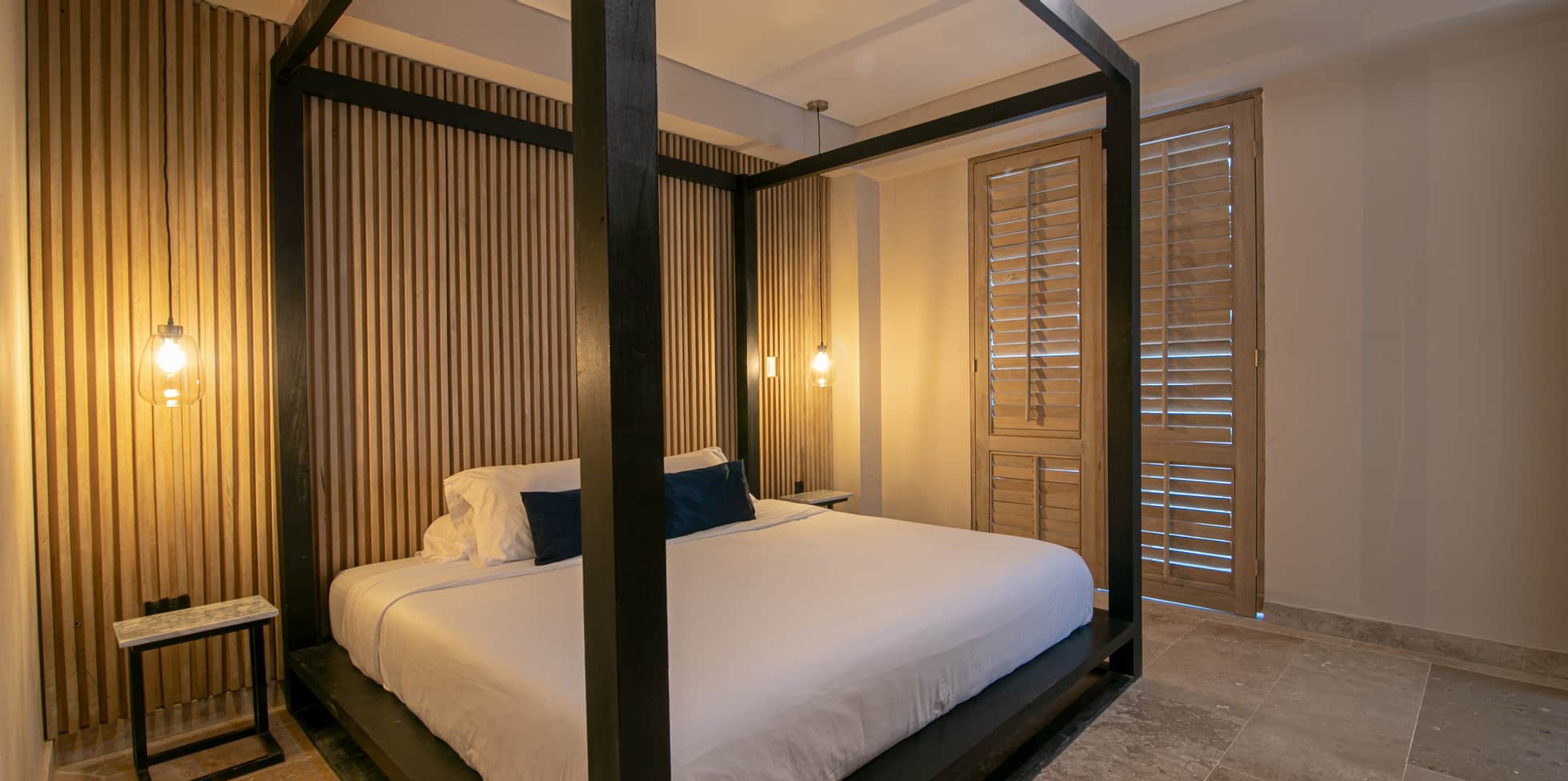 61c029_22b04a5d29544988922947c76d03310d_mv2