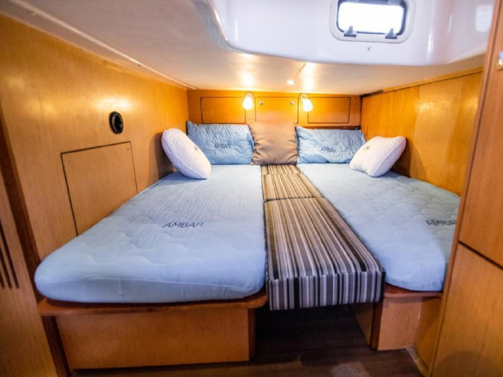rent yacht 35 ft