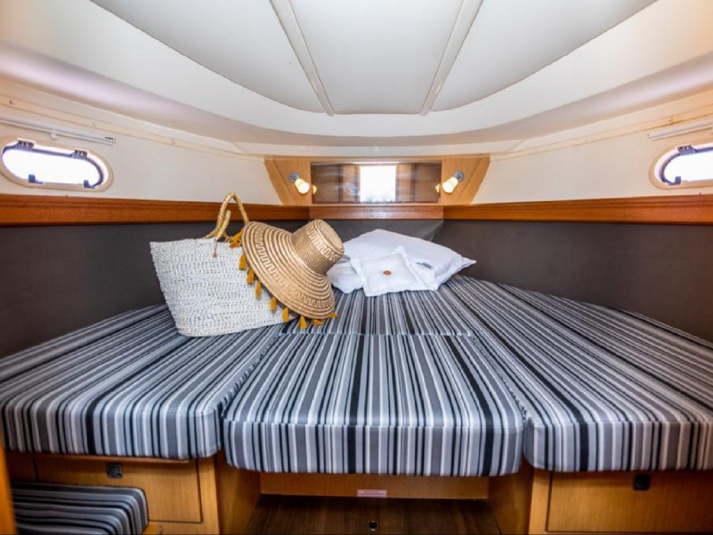 rent yacht 35 ft