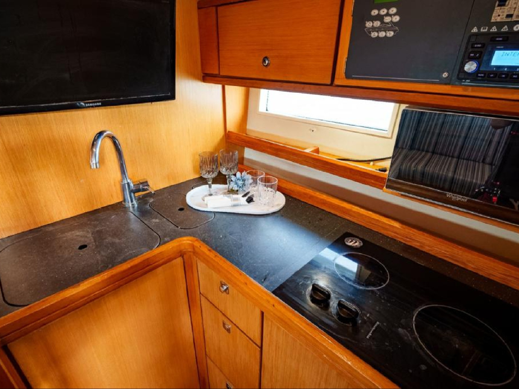 rent yacht 35 ft